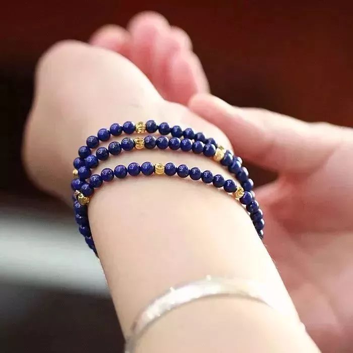 手串怎么戴？左戴玉右戴銀養(yǎng)生更養(yǎng)人！