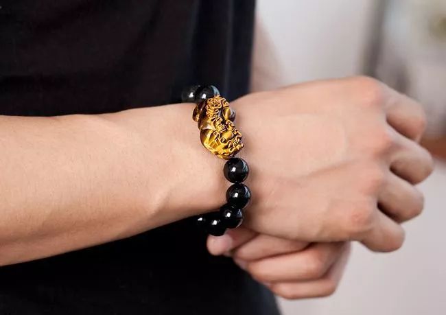 手串怎么戴？左戴玉右戴銀養(yǎng)生更養(yǎng)人！