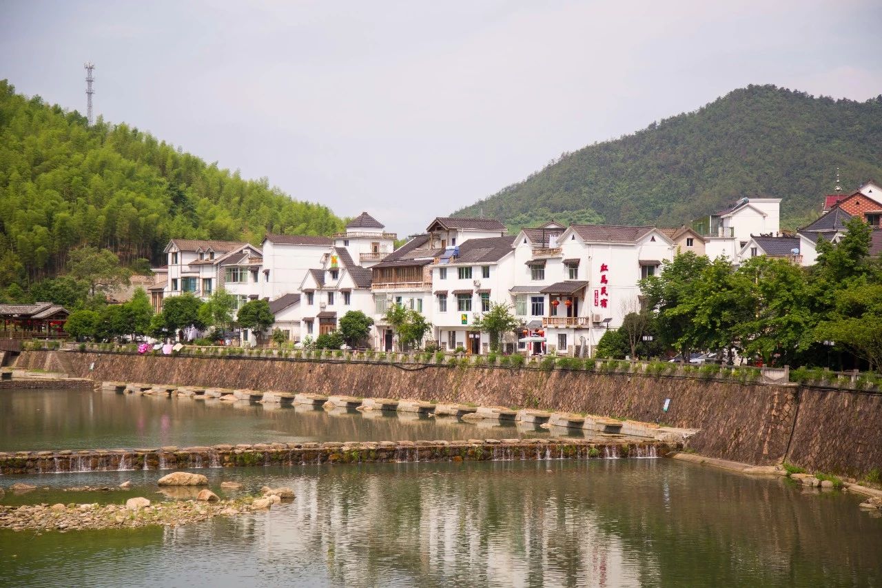 點(diǎn)叁民宿，千島湖坐船賞景豈不詩(shī)意？