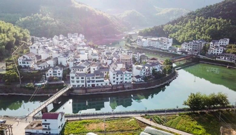 點(diǎn)叁民宿，千島湖坐船賞景豈不詩(shī)意？