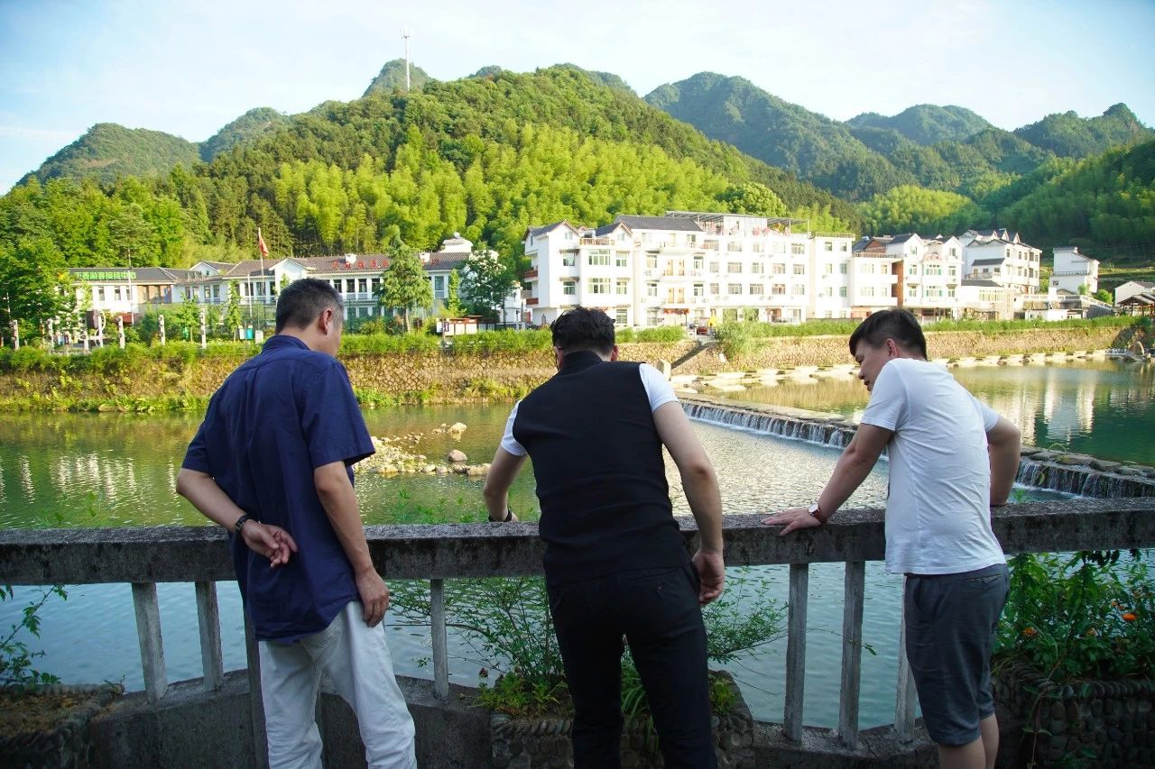 點(diǎn)叁民宿，千島湖坐船賞景豈不詩(shī)意？