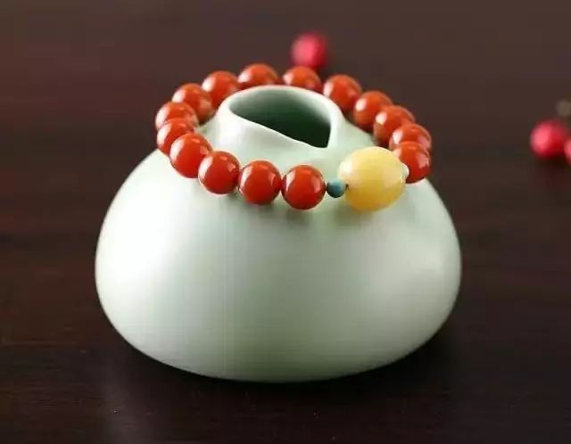 迷戀的紅，南紅手串之美！