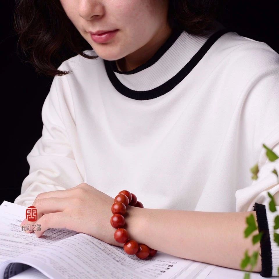 迷戀的紅，南紅手串之美！