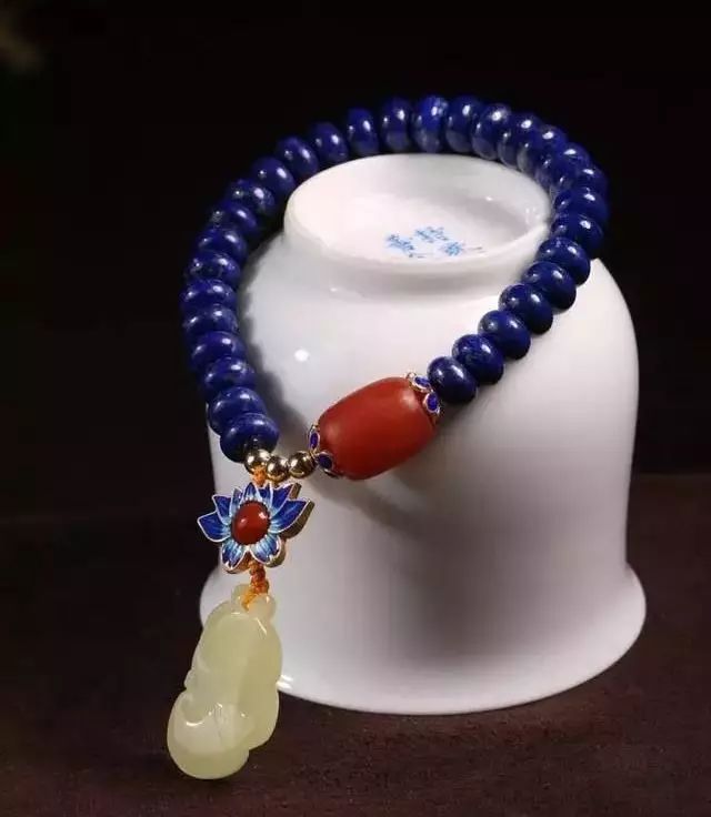 迷戀的紅，南紅手串之美！