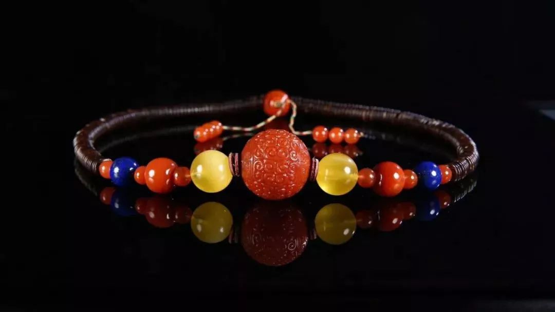 迷戀的紅，南紅手串之美！