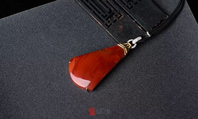 迷戀的紅，南紅手串之美！