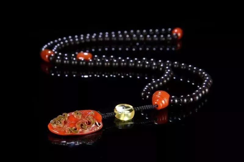 迷戀的紅，南紅手串之美！