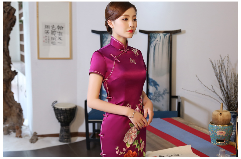 艷而不俗的牡丹繡花旗袍，嫵媚風(fēng)情十足!