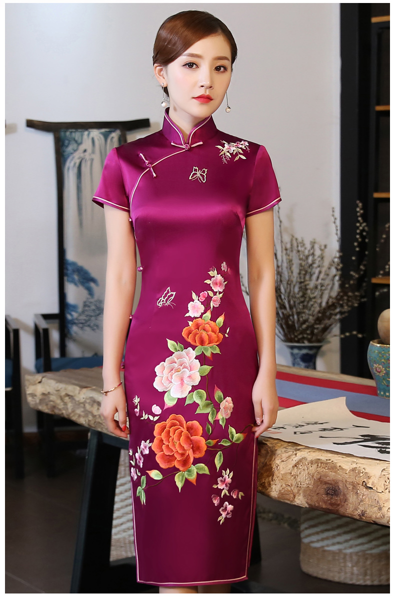 艷而不俗的牡丹繡花旗袍，嫵媚風(fēng)情十足!