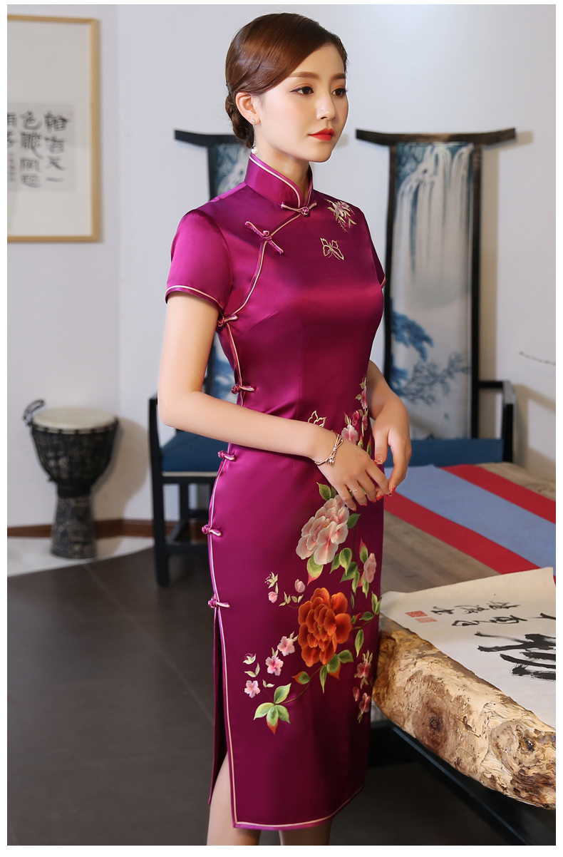 艷而不俗的牡丹繡花旗袍，嫵媚風(fēng)情十足!