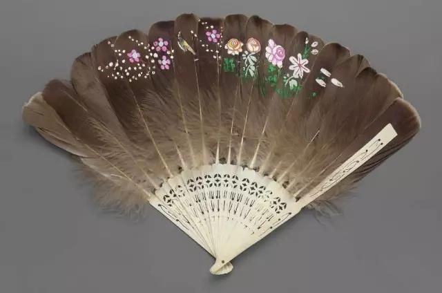 一把扇子風(fēng)情萬種：搖出最美的家佳樂文學(xué)！