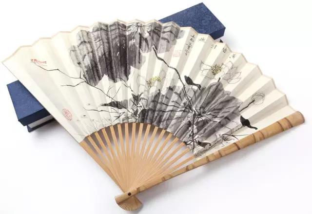 一把扇子風(fēng)情萬種：搖出最美的家佳樂文學(xué)！