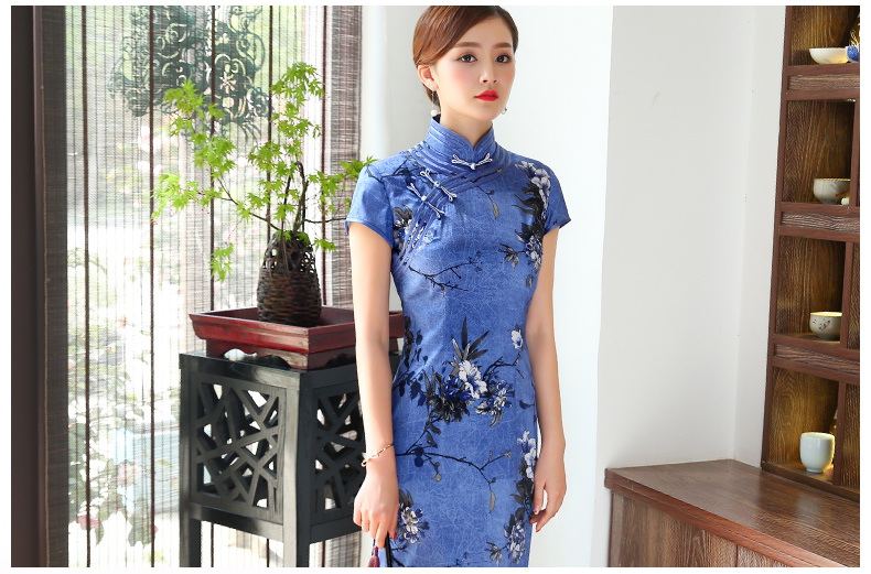 幽藍斜襟旗袍，優(yōu)雅迷人!