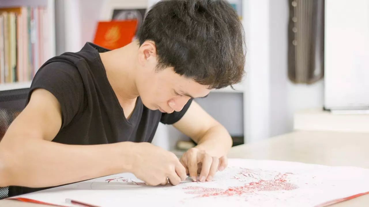 剪紙藝術(shù)作品：一次鏤空一根線條的信仰！