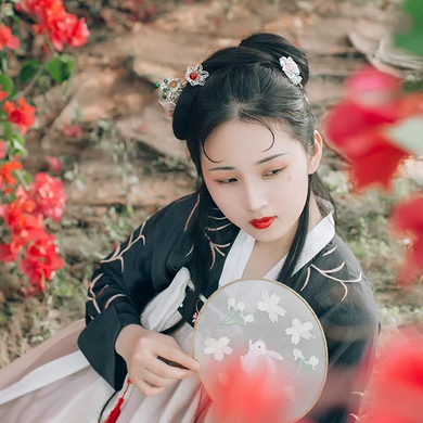 嬌艷紅花女生頭像，唯美古風(fēng)真人頭像