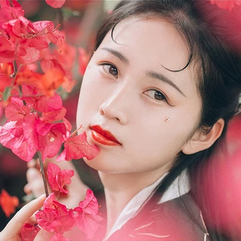 嬌艷紅花女生頭像，唯美古風(fēng)真人頭像