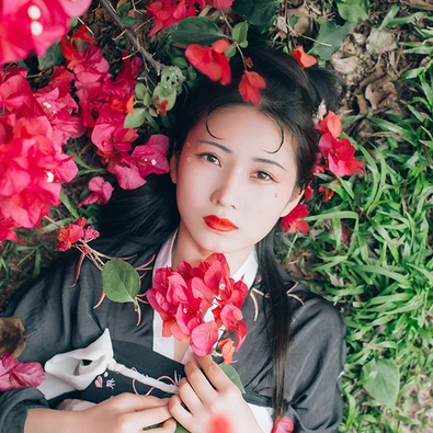 嬌艷紅花女生頭像，唯美古風(fēng)真人頭像