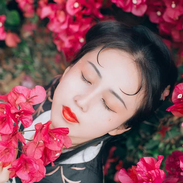 嬌艷紅花女生頭像，唯美古風(fēng)真人頭像