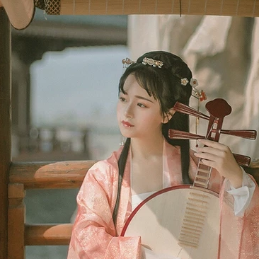 文藝粉紗裙帶傘女生頭像，唯美古風真人頭像