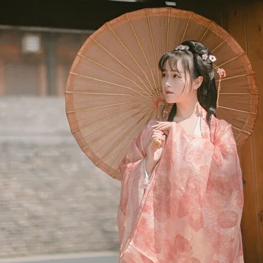 文藝粉紗裙帶傘女生頭像，唯美古風真人頭像