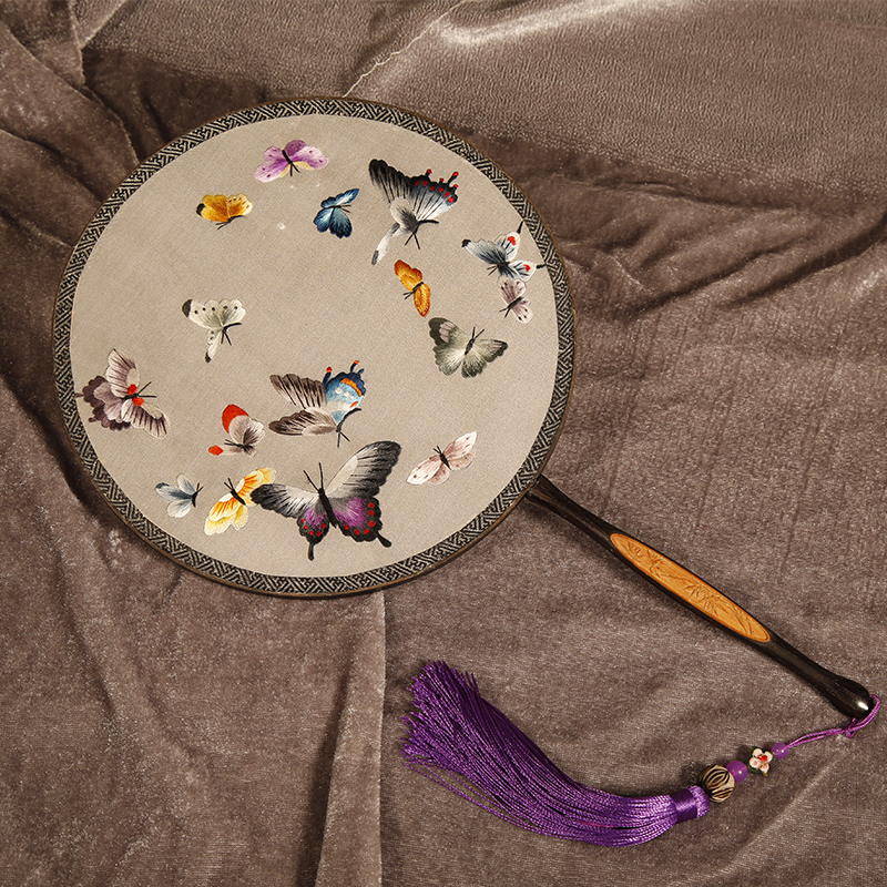 五款古典優(yōu)雅刺繡團(tuán)扇：一襲古風(fēng)韻味飄揚(yáng)