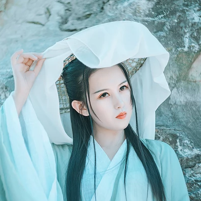 清風(fēng)徐來帶斗笠折扇女生頭像，唯美古風(fēng)頭像
