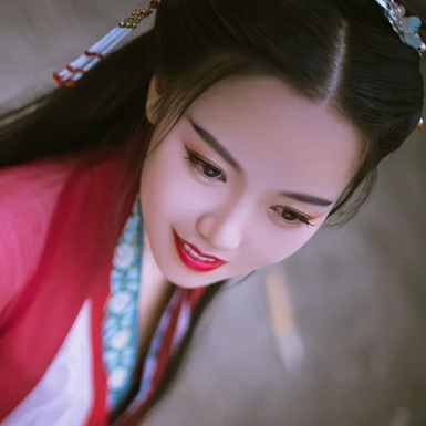紅衣文藝女生頭像：唯美古風真人頭像