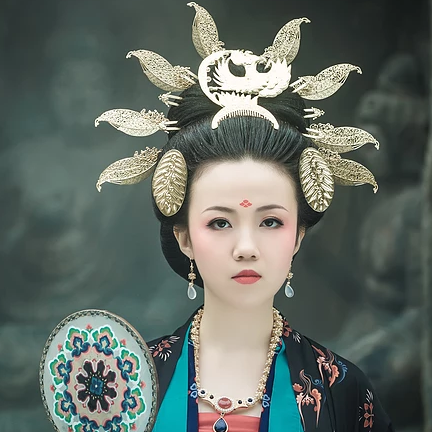 精致古典女生真人頭像，持扇古風(fēng)頭像