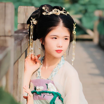 荷香滿溢女生頭像，持扇古風(fēng)頭像