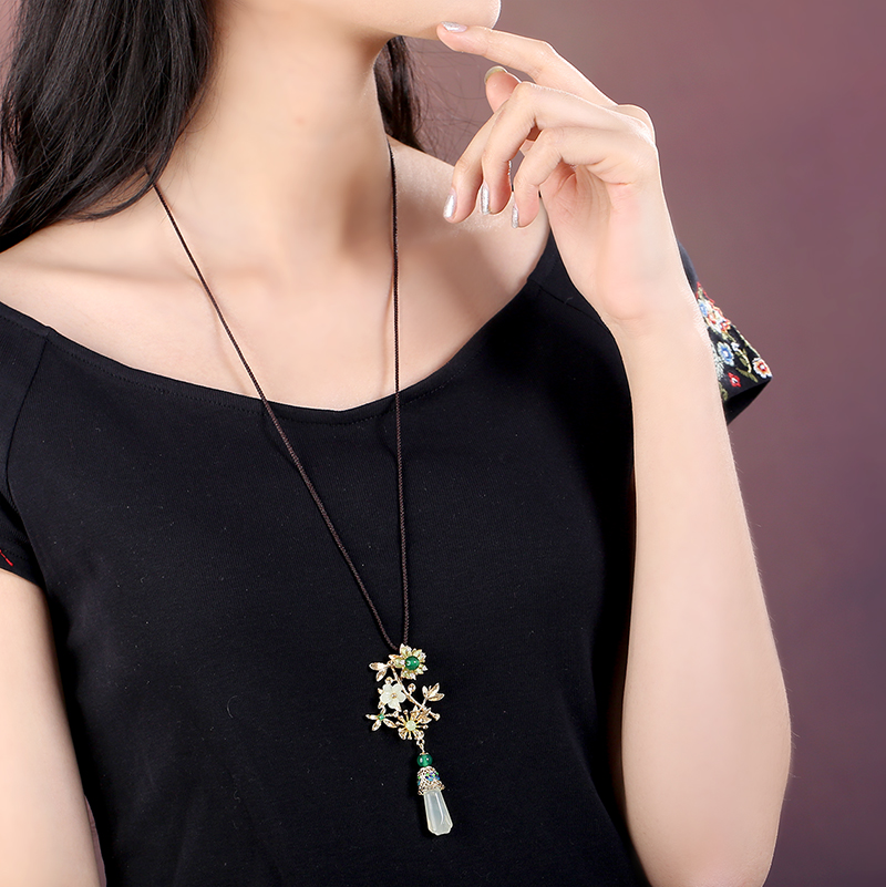 玉蘭花吊墜項(xiàng)鏈，清新岫玉毛衣鏈