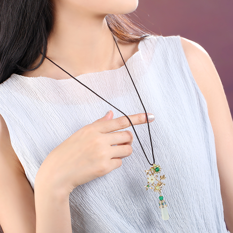 玉蘭花吊墜項(xiàng)鏈，清新岫玉毛衣鏈