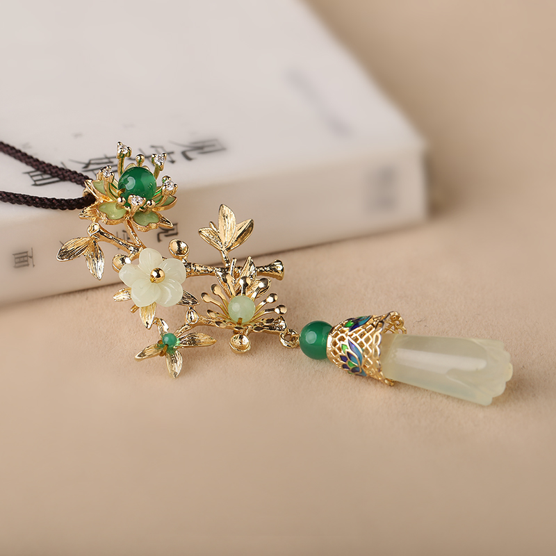 玉蘭花吊墜項(xiàng)鏈，清新岫玉毛衣鏈