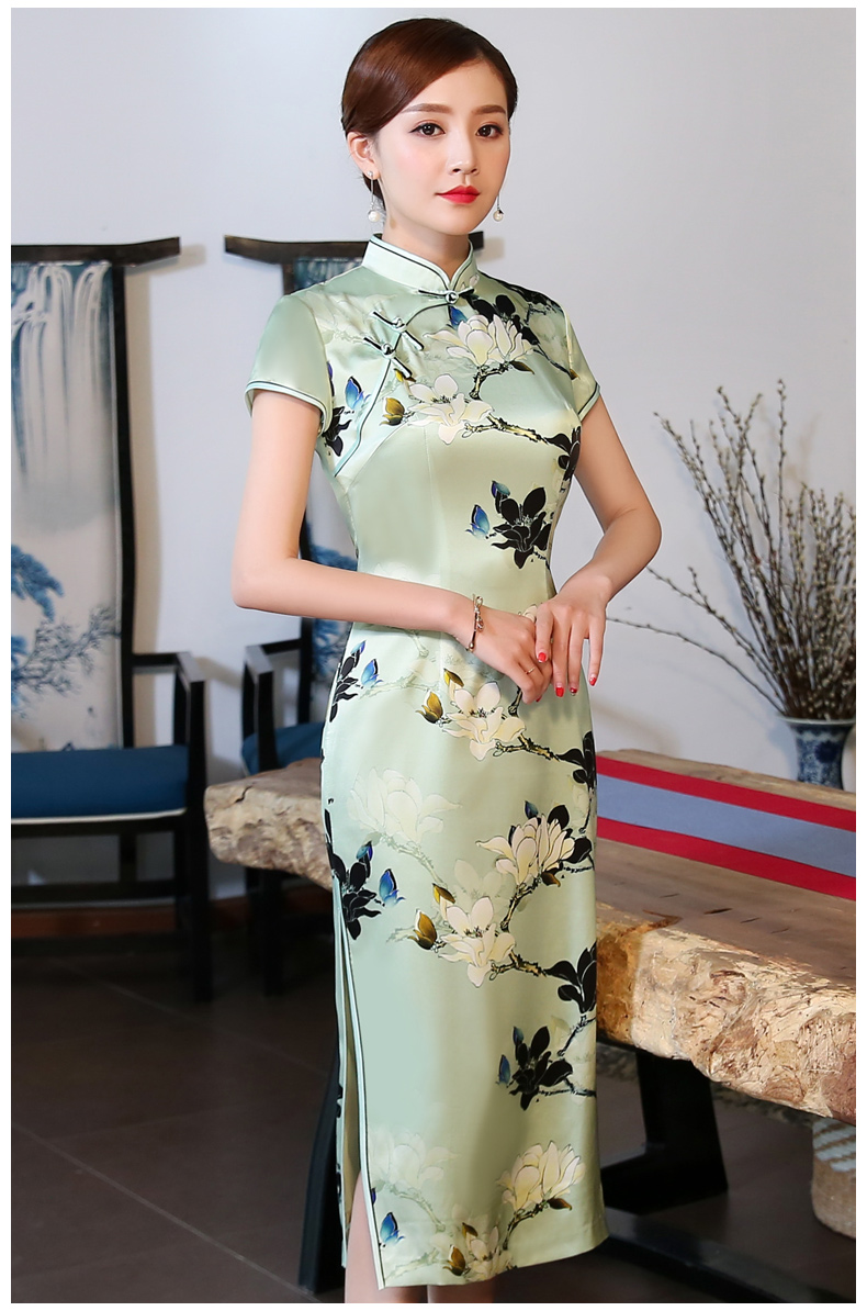 黑白玉蘭印花淺綠色旗袍：清涼一夏好時(shí)光