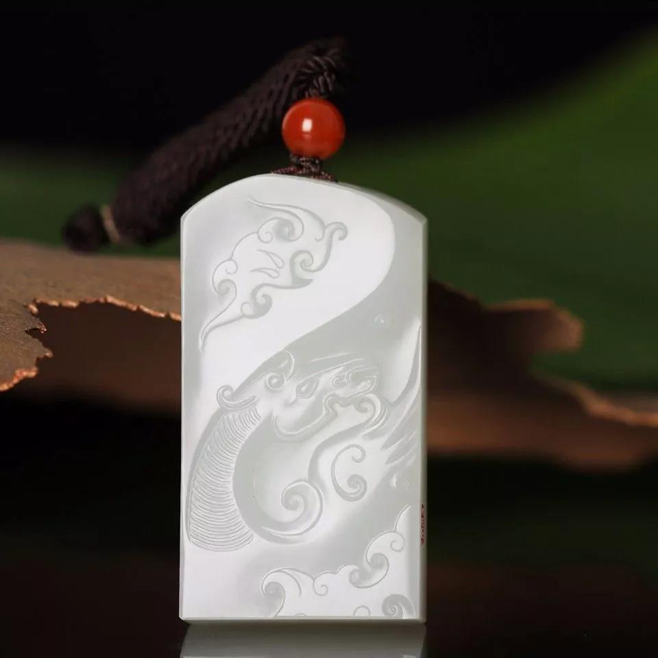 探討和田玉玉牌：和田玉規(guī)則牌形卻有一缺口？