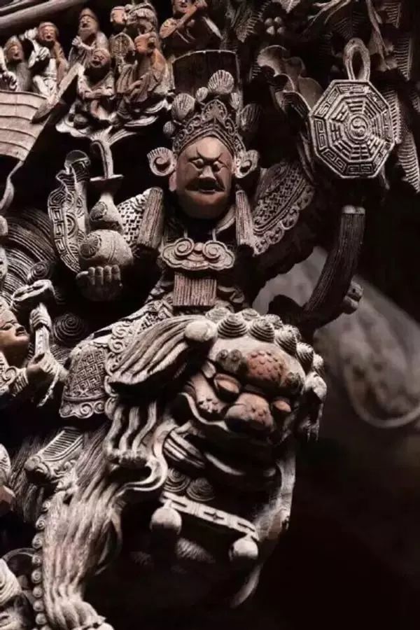 品味木雕藝術(shù)：感受中式老房的匠心之美！