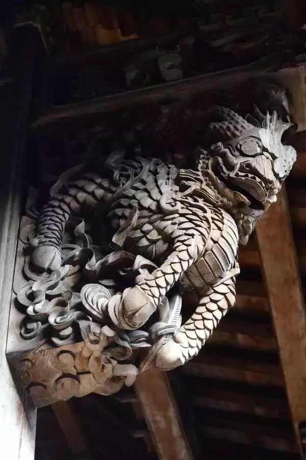 品味木雕藝術(shù)：感受中式老房的匠心之美！