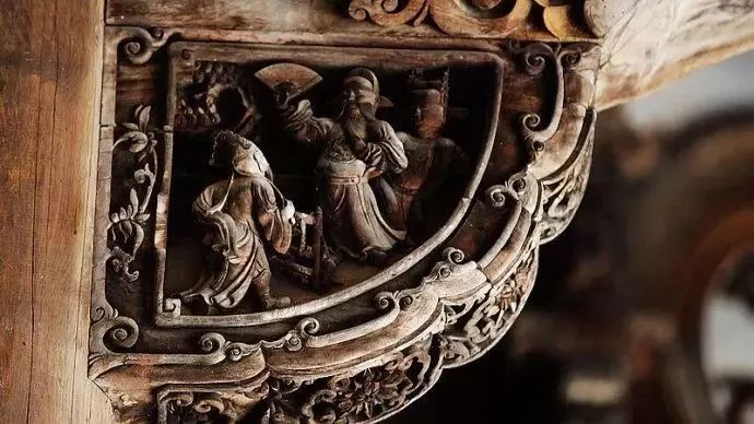 品味木雕藝術(shù)：感受中式老房的匠心之美！