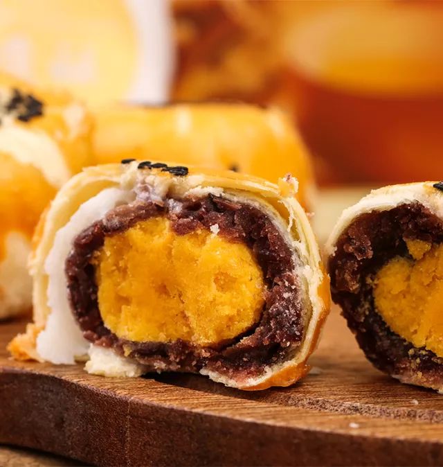 特色美食海鴨蛋黃酥：讓人上癮的蛋黃酥！