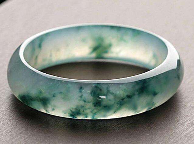 冰種飄花翡翠知識，教你如何選擇好的翡翠