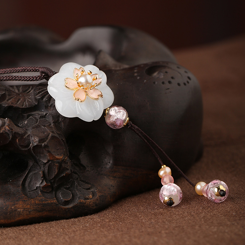 淡粉花朵項(xiàng)鏈:猶如美人綻放