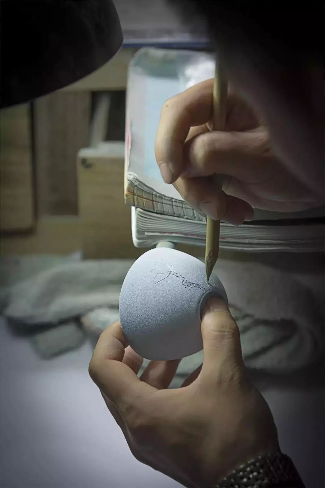 粉彩扒花工藝：細膩絕妙的陶瓷工藝！