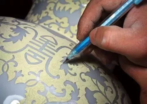 粉彩扒花工藝：細膩絕妙的陶瓷工藝！