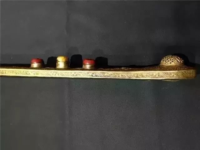 老牧民手中的藏刀，古代兵器太美!