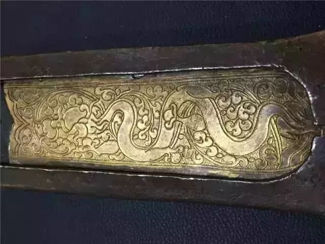 老牧民手中的藏刀，古代兵器太美!