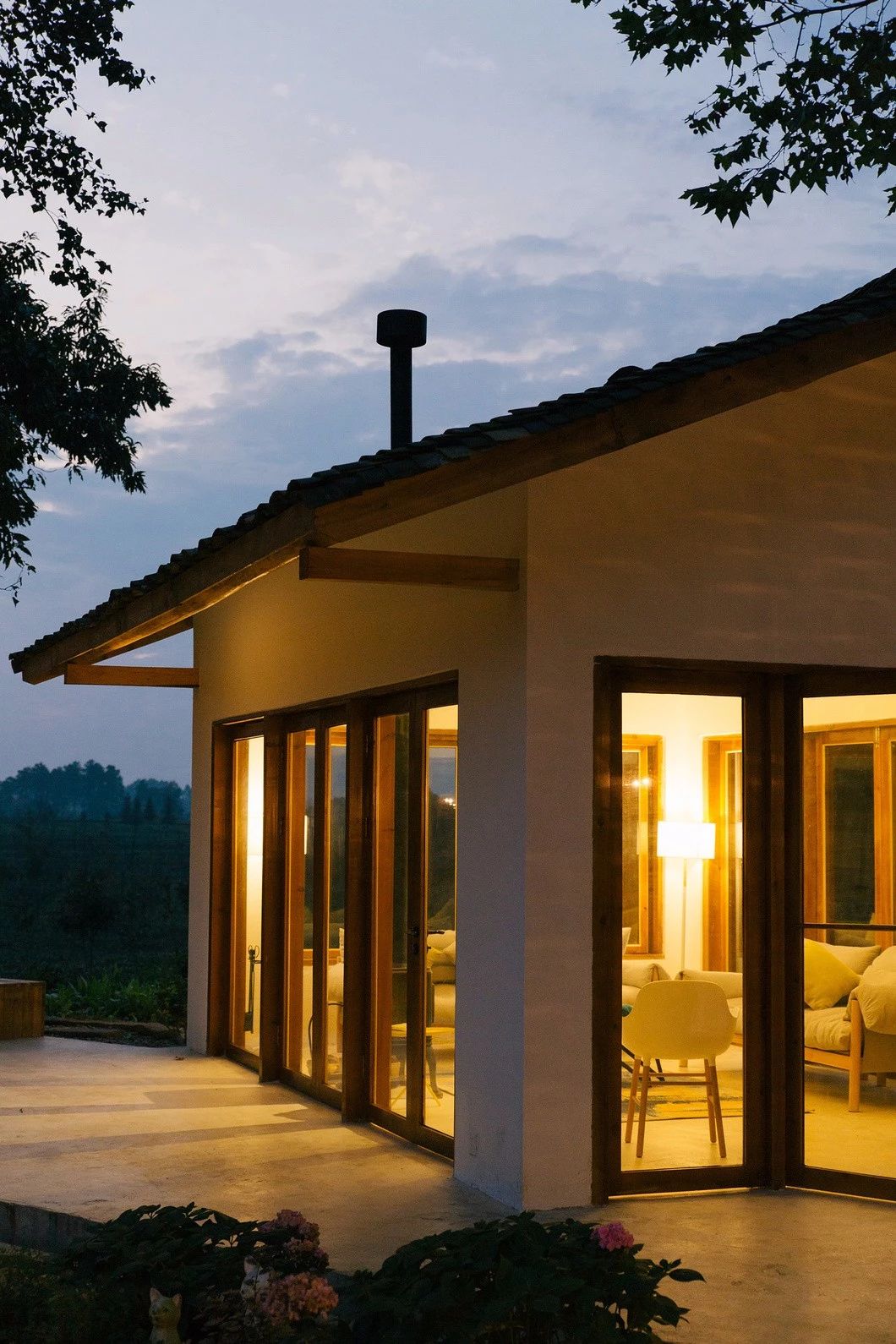 一所茶園里的民宿，過著鄉(xiāng)下悠閑愜意的日子