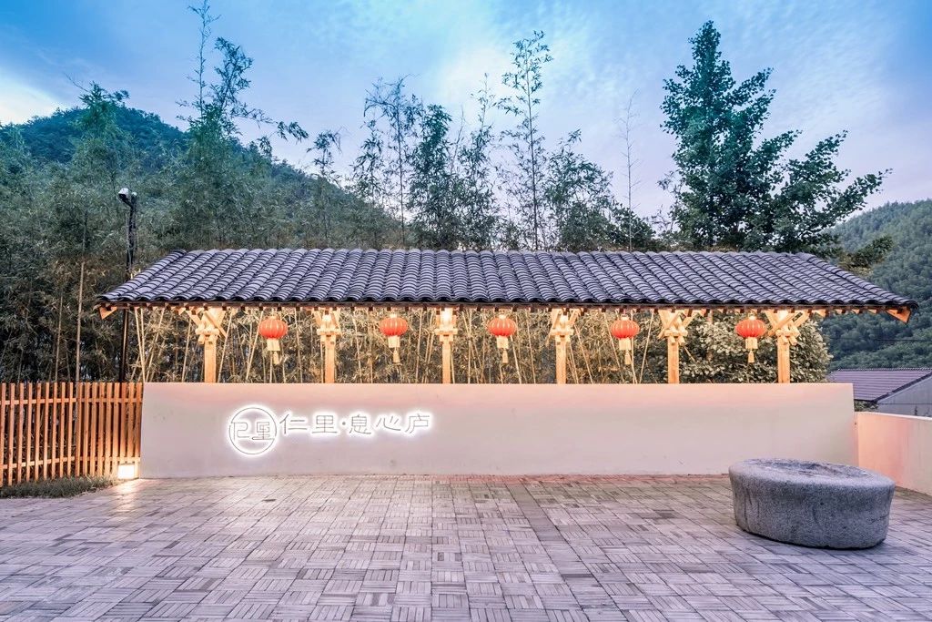 安吉·仁里息心廬，擁泉而居枕山而眠!