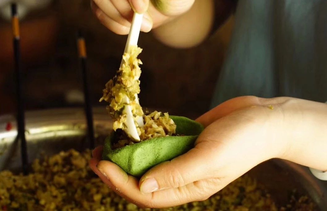 安吉·仁里息心廬，擁泉而居枕山而眠!