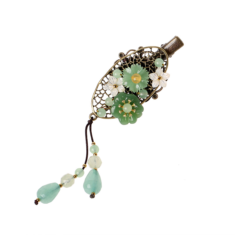 一款淡綠系的古銅發(fā)夾，優(yōu)雅別致古風(fēng)頭飾