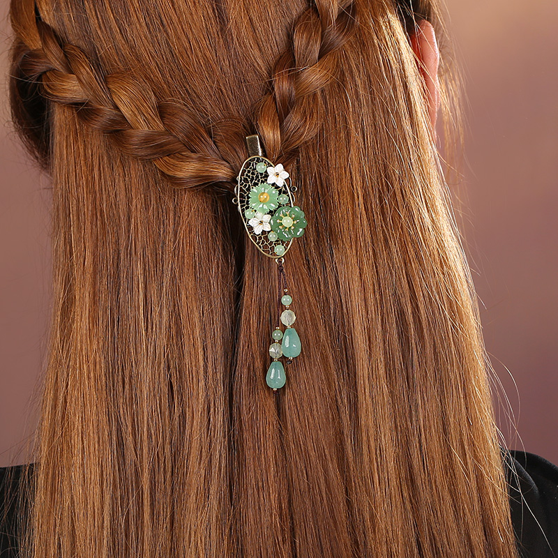 一款淡綠系的古銅發(fā)夾，優(yōu)雅別致古風(fēng)頭飾