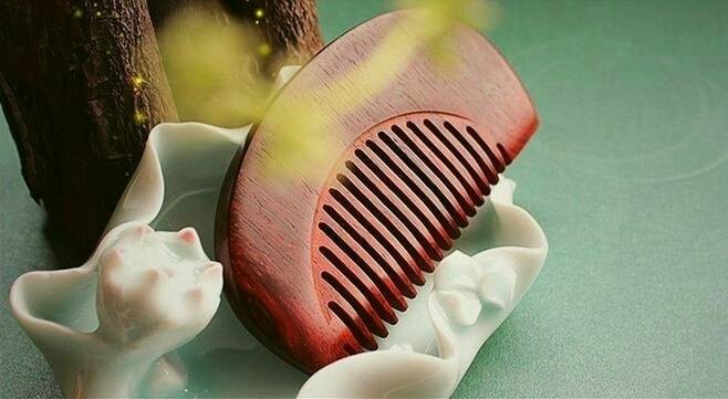 一組古風梳子飾品，品味古典韻味之美